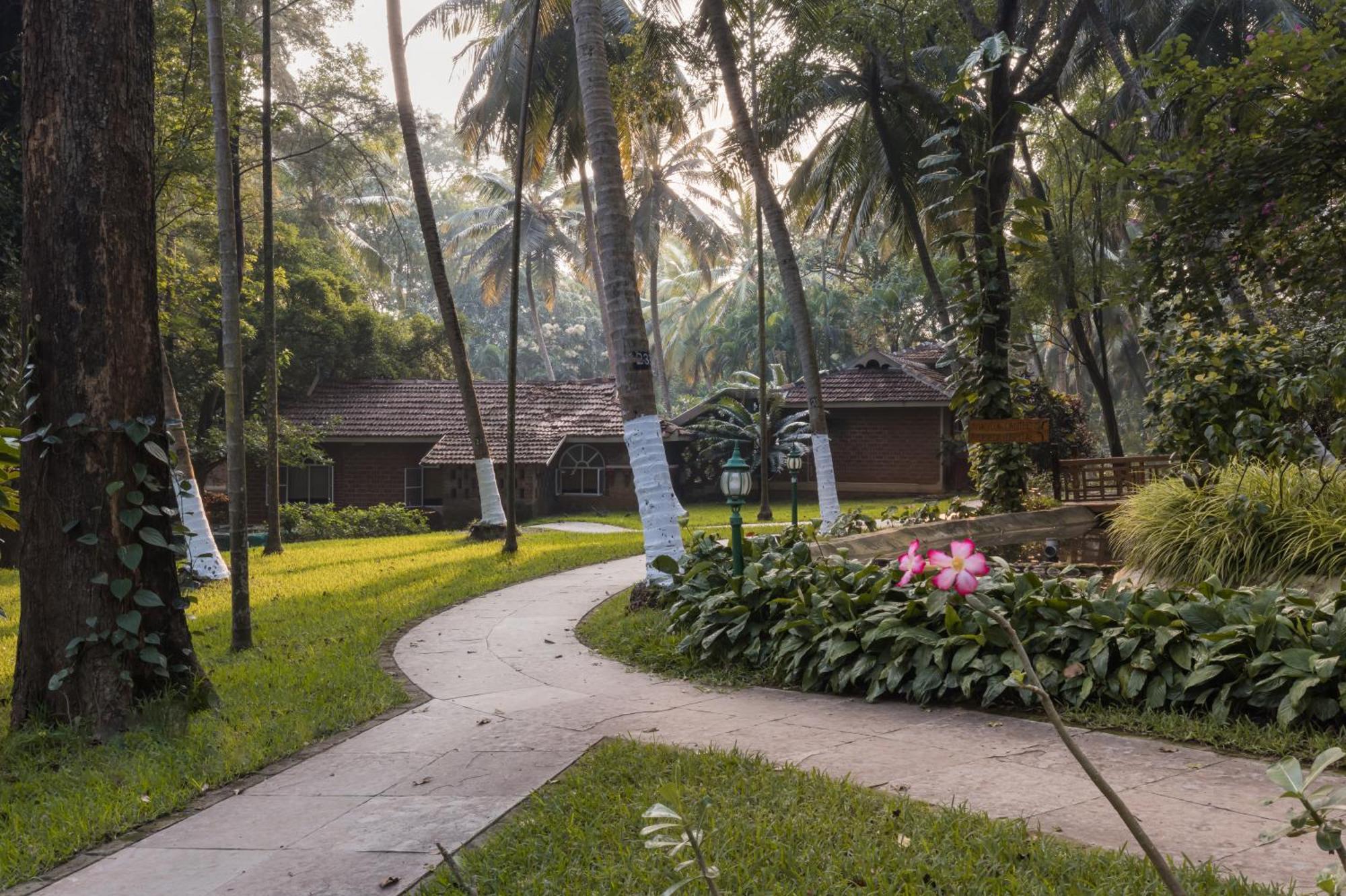 Kairali - The Ayurvedic Healing Village Palakkad Exterior photo